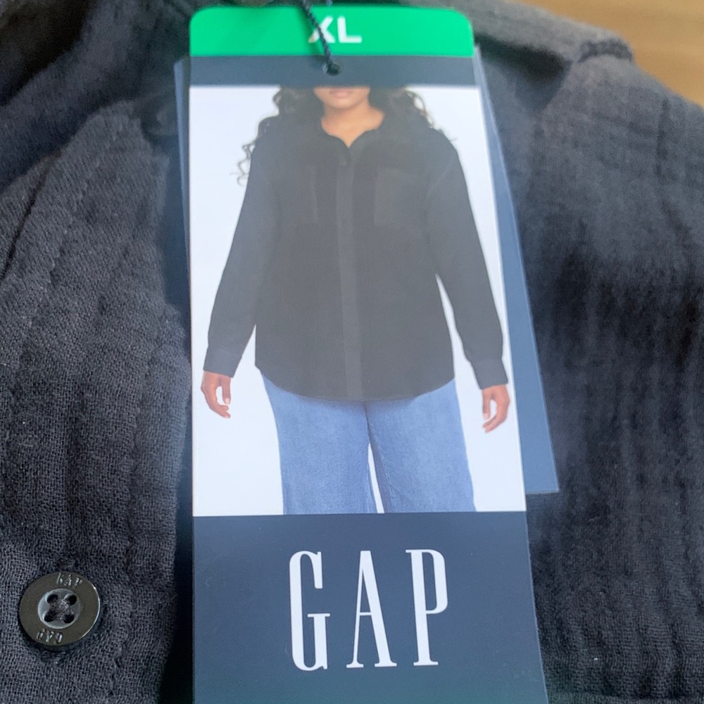 GAP Women's Black Button-Up Blouse